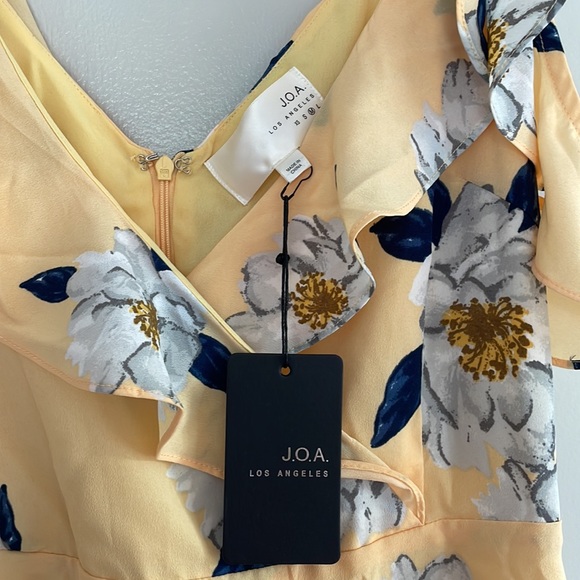 J.O.A Yellow Floral Flutter sleeve dress - Picture 7 of 8